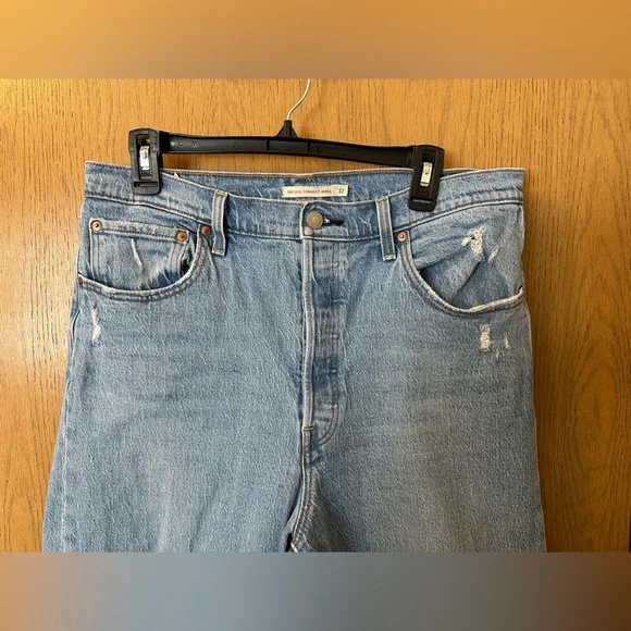 Women’s Levi’s Ribcage Ankle Straight Jean - Picture 4 of 4